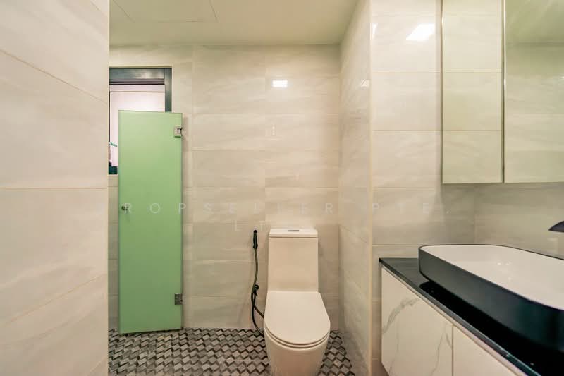 River Place Condominium For Sale at S$ 1,450,000 | PropertyGuru Singapore - Bathroom