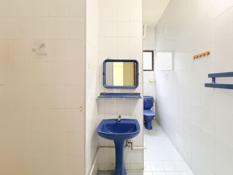 Orchard Court Apartment For Sale at S$ 1,958,000 | PropertyGuru Singapore - Bathroom