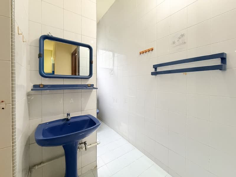 Orchard Court Apartment For Sale at S$ 1,958,000 | PropertyGuru Singapore - Bathroom