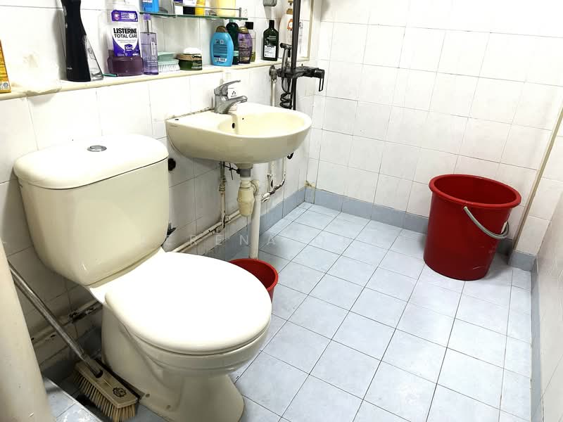 569 Hougang Street 51, 569 Hougang Street 51, 2 Bedrooms, 1,259 sqft, HDB Flat For Rent, by Serena Quah, 500084536 - Bathroom - PropertyGuru.com.sg