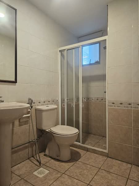 The Makena, 125 Meyer Road, 3 Bedrooms, 1,130 sqft, Condominium For Rent, by Vincent Wong, 500084548 - Bathroom - PropertyGuru.com.sg