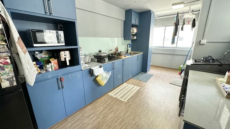 815 Tampines Avenue 4 HDB Flat For Sale at S$ 750,000 | PropertyGuru Singapore - Kitchen