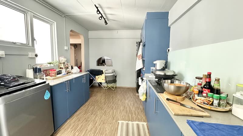 815 Tampines Avenue 4 HDB Flat For Sale at S$ 750,000 | PropertyGuru Singapore - Kitchen