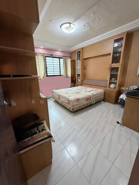 171 Bukit Batok West Avenue 8 HDB Flat For Sale at S$ 800,000 | PropertyGuru Singapore - Bedroom