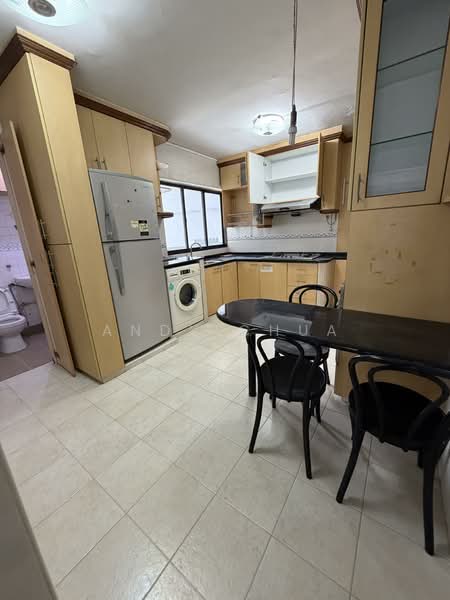 171 Bukit Batok West Avenue 8 HDB Flat For Sale at S$ 800,000 | PropertyGuru Singapore - Kitchen