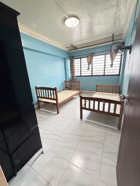 171 Bukit Batok West Avenue 8 HDB Flat For Sale at S$ 800,000 | PropertyGuru Singapore - Bedroom