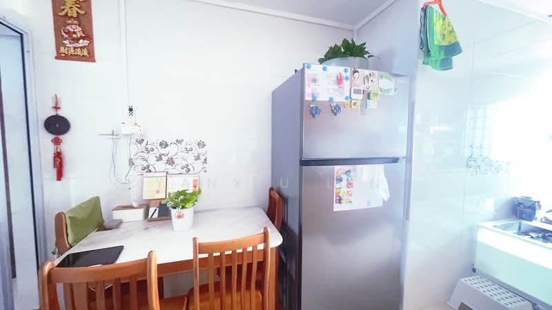 131 Bukit Batok West Avenue 6 HDB Flat For Sale at S$ 520,000 | PropertyGuru Singapore - Kitchen