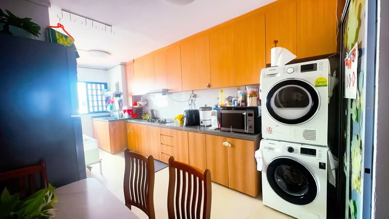 131 Bukit Batok West Avenue 6 HDB Flat For Sale at S$ 520,000 | PropertyGuru Singapore - Kitchen