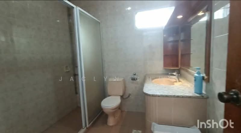 Elite Park Avenue, , 4 Bedrooms, 2,000 sqft, Terraced House For Rent, by Jaclyn Chua, 500084571 - Bathroom - PropertyGuru.com.sg