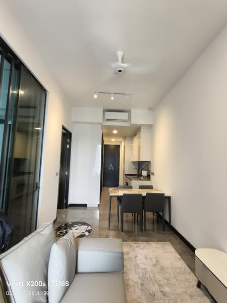 Midtown Bay, 120 Beach Road, 1 Bedroom, 484 sqft, Condominium For Rent, by Julian Li, 500084574 - Living Room - PropertyGuru.com.sg