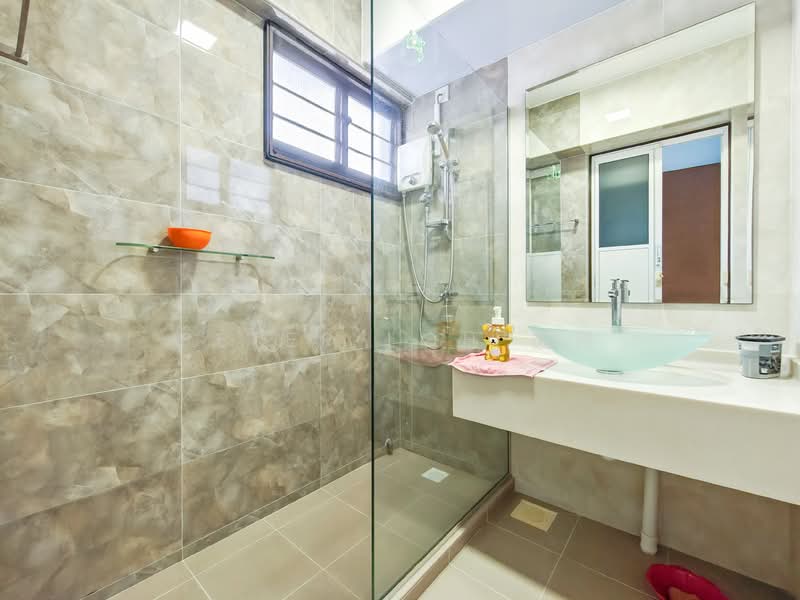 436C Fernvale Road HDB Flat For Sale at S$ 700,000 | PropertyGuru Singapore - Master Bathroom