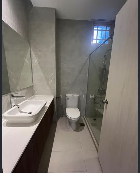 Orange Regency, 101 Fernhill Road, 4 Bedrooms, 1,776 sqft, Apartment For Rent, by Ray Lim, 500084590 - Bathroom - PropertyGuru.com.sg