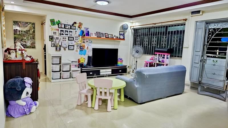 170 Gangsa Road HDB Flat For Sale at S$ 718,000 | PropertyGuru Singapore - Living Room