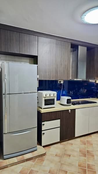 170 Gangsa Road HDB Flat For Sale at S$ 718,000 | PropertyGuru Singapore - Kitchen