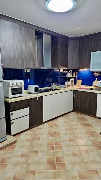 170 Gangsa Road HDB Flat For Sale at S$ 718,000 | PropertyGuru Singapore - Kitchen