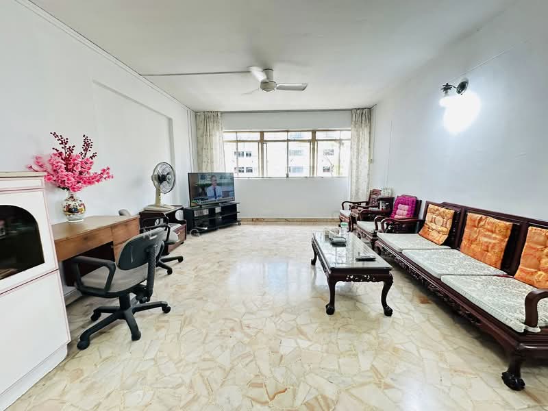 551 Ang Mo Kio Avenue 10 HDB Flat For Sale at S$ 658,000 | PropertyGuru Singapore - Living Room