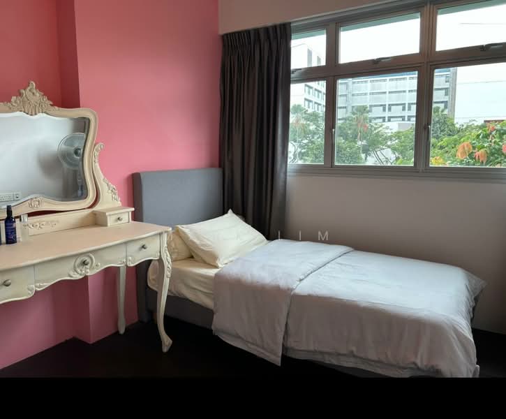 890A Tampines Avenue 1 HDB Flat For Sale at S$ 800,000 | PropertyGuru Singapore - Bedroom
