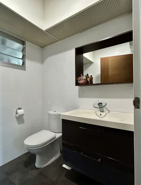 890A Tampines Avenue 1 HDB Flat For Sale at S$ 800,000 | PropertyGuru Singapore - Bathroom