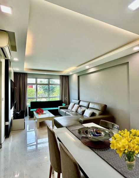 890A Tampines Avenue 1 HDB Flat For Sale at S$ 800,000 | PropertyGuru Singapore - Living Room