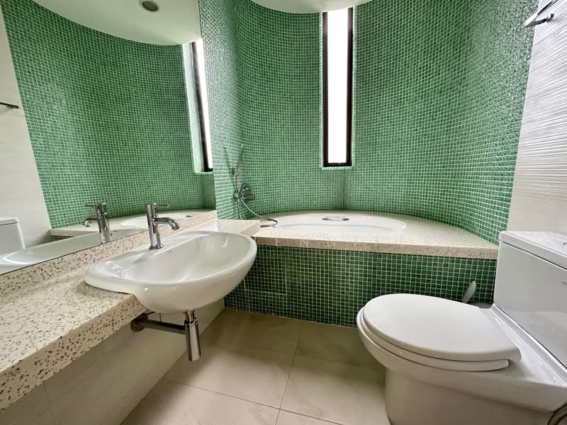 Horizon Towers Condominium For Sale at S$ 3,900,000 | PropertyGuru Singapore - Bathroom