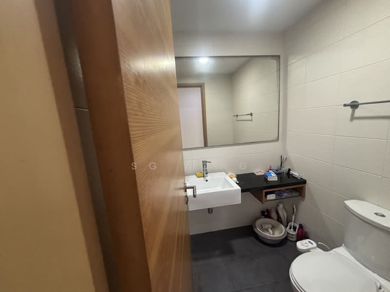 The Linear, 892 Upper Bukit Timah Road, 3 Bedrooms, 1,249 sqft, Condominium For Rent, by SG Yong, 500084623 - Bathroom - PropertyGuru.com.sg