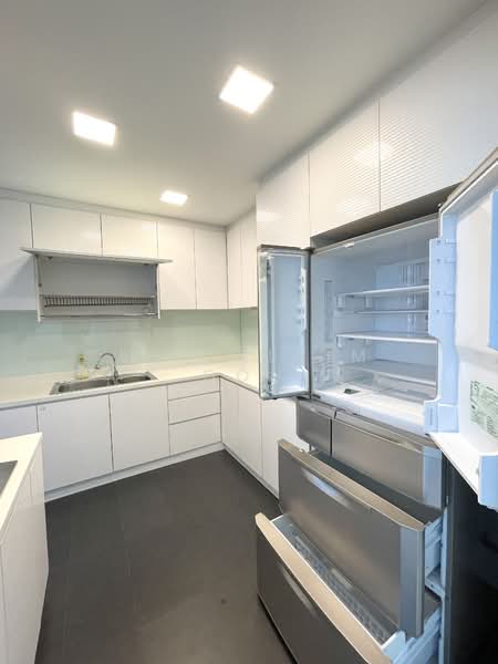 Crystal Rhu Apartment For Sale at S$ 3,100,000 | PropertyGuru Singapore - Kitchen