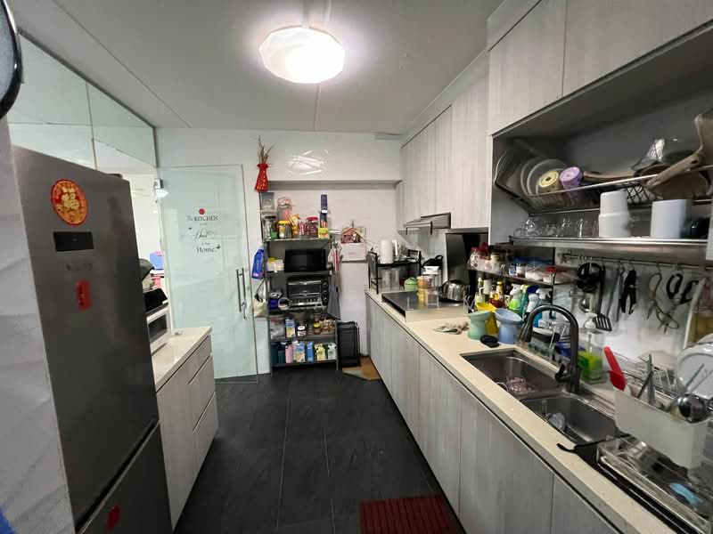 647 Jurong West Street 61 HDB Flat For Sale at S$ 728,000 | PropertyGuru Singapore - Kitchen