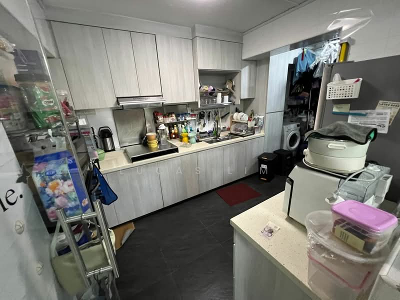 647 Jurong West Street 61 HDB Flat For Sale at S$ 728,000 | PropertyGuru Singapore - Kitchen