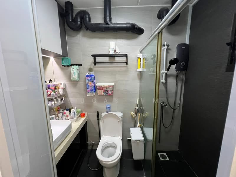647 Jurong West Street 61 HDB Flat For Sale at S$ 728,000 | PropertyGuru Singapore - Bathroom