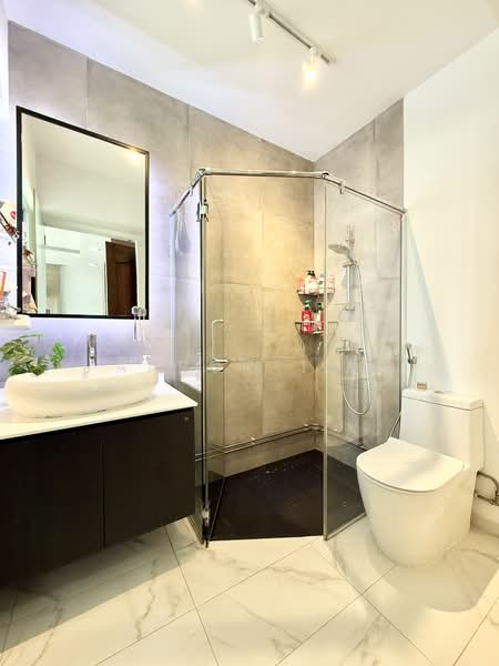 539 Serangoon North Avenue 4 HDB Flat For Sale at S$ 999,999 | PropertyGuru Singapore - Bathroom