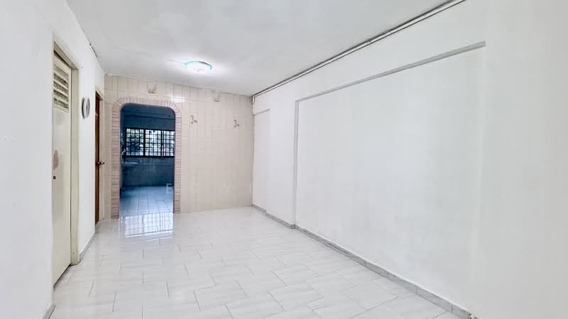 174 Ang Mo Kio Avenue 4 HDB Flat For Sale at S$ 415,000 | PropertyGuru Singapore - Living room
