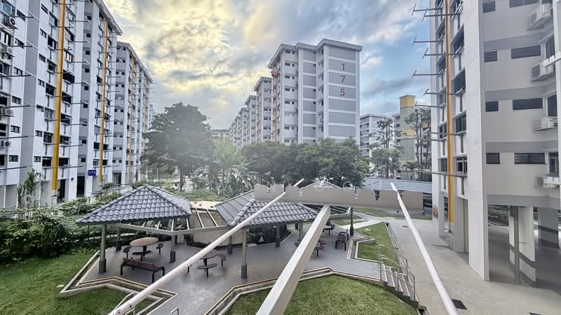 174 Ang Mo Kio Avenue 4 HDB Flat For Sale at S$ 415,000 | PropertyGuru Singapore - Exterior