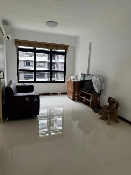 132A Canberra Crescent, 132A Canberra Crescent, 1 Bedroom, 505 sqft, HDB Flat For Rent, by Anna Kahlenberg, 500084653 - Living Room - PropertyGuru.com.sg