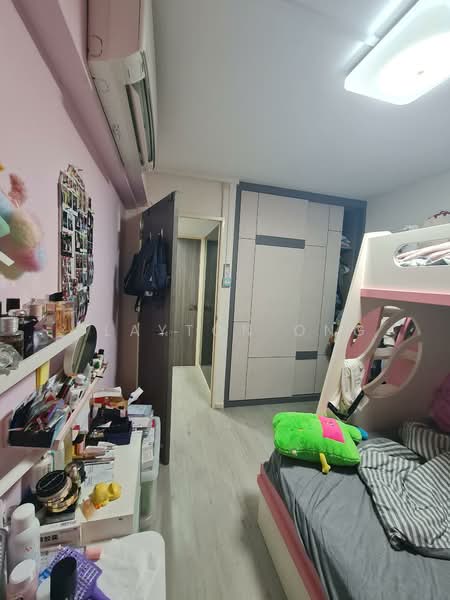 694 Hougang Street 61 HDB Flat For Sale at S$ 468,800 | PropertyGuru Singapore - Bedroom