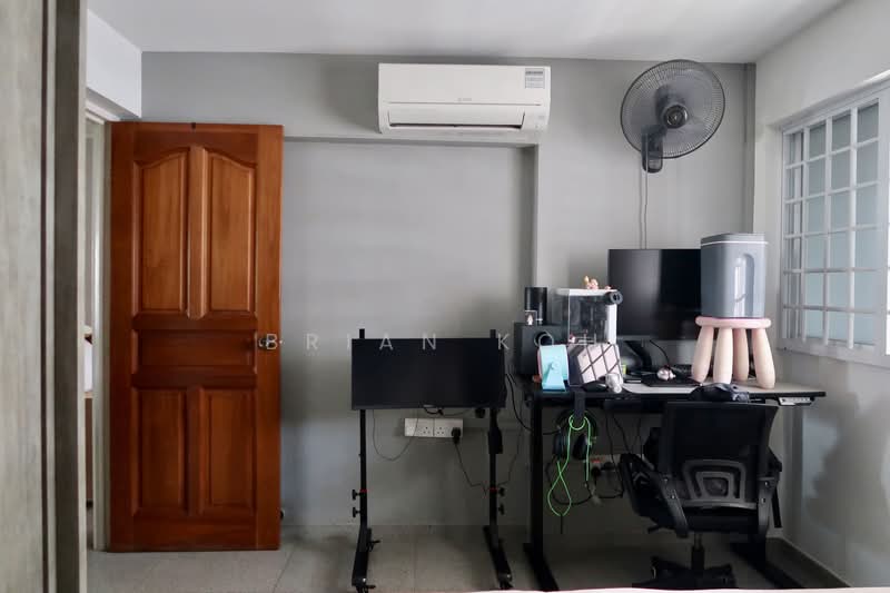 470 Jurong West Street 41 HDB Flat For Sale at S$ 900,000 | PropertyGuru Singapore - Bedroom 1