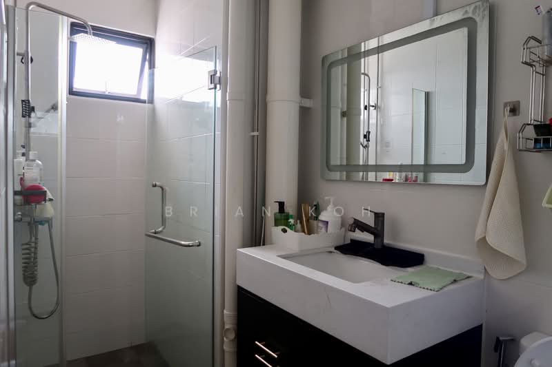 470 Jurong West Street 41 HDB Flat For Sale at S$ 900,000 | PropertyGuru Singapore - Bathroom 2