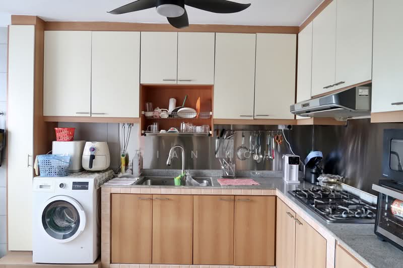 470 Jurong West Street 41 HDB Flat For Sale at S$ 900,000 | PropertyGuru Singapore - Kitchen