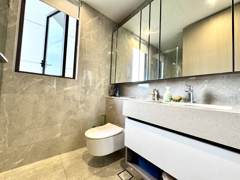 Dairy Farm Residences Condominium For Sale at S$ 2,150,000 | PropertyGuru Singapore - Bathroom