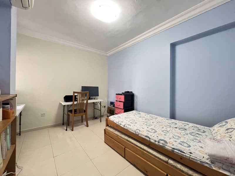 657A Jurong West Street 65 HDB Flat For Sale at S$ 579,999 | PropertyGuru Singapore - Bedroom