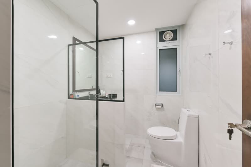 La Suisse II Condominium For Sale at S$ 3,200,000 | PropertyGuru Singapore - Bathroom