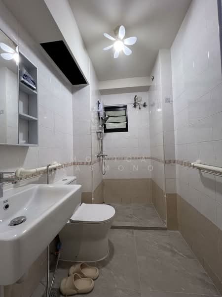 158D Rivervale Crescent, 158D Rivervale Crescent, 2 Bedrooms, 800 sqft, HDB Flat For Rent, by Monica Lasmono, 500084713 - Bathroom - PropertyGuru.com.sg