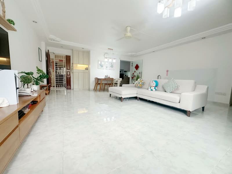 200A Sengkang East Road HDB Flat For Sale at S$ 718,000 | PropertyGuru Singapore - Living Room