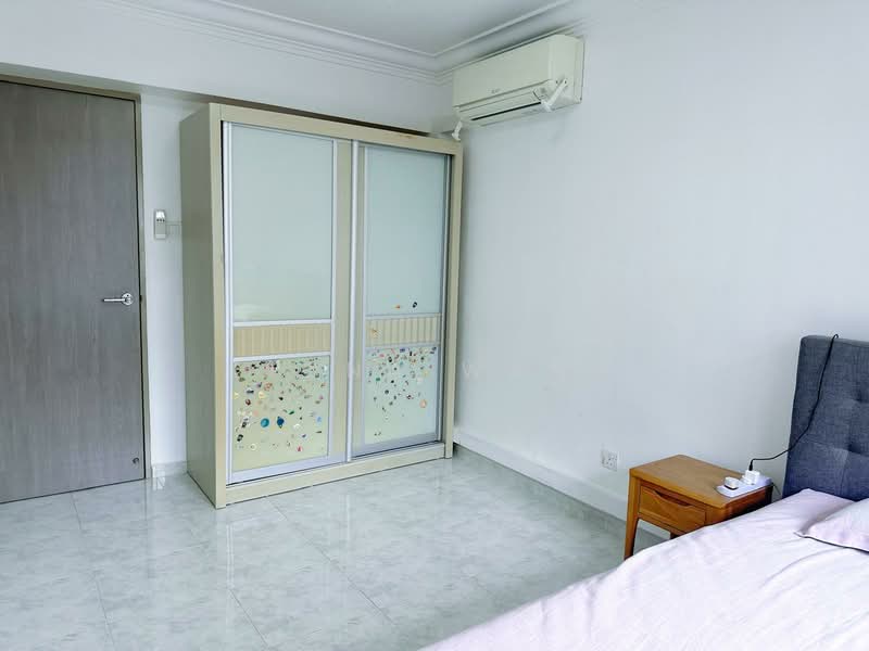 200A Sengkang East Road HDB Flat For Sale at S$ 718,000 | PropertyGuru Singapore - Bedroom