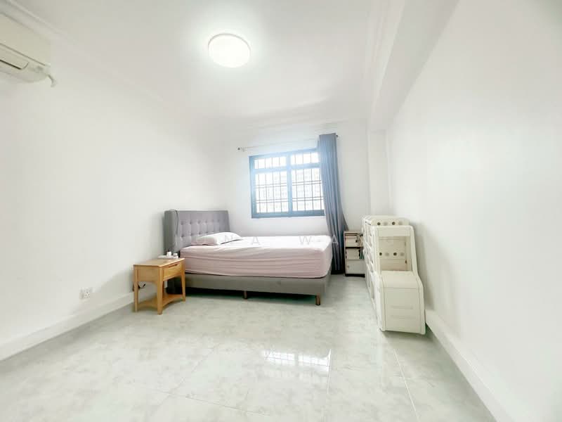 200A Sengkang East Road HDB Flat For Sale at S$ 718,000 | PropertyGuru Singapore - Bedroom