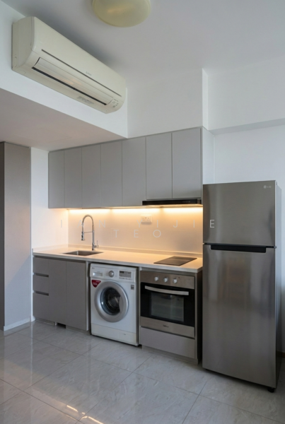 S.U.P.E.R C.H.E.A.P ! Below Value! Very High Floor ! Unblock Views Condominium For Sale at S$ 838,888 | PropertyGuru Singapore - Kitchen