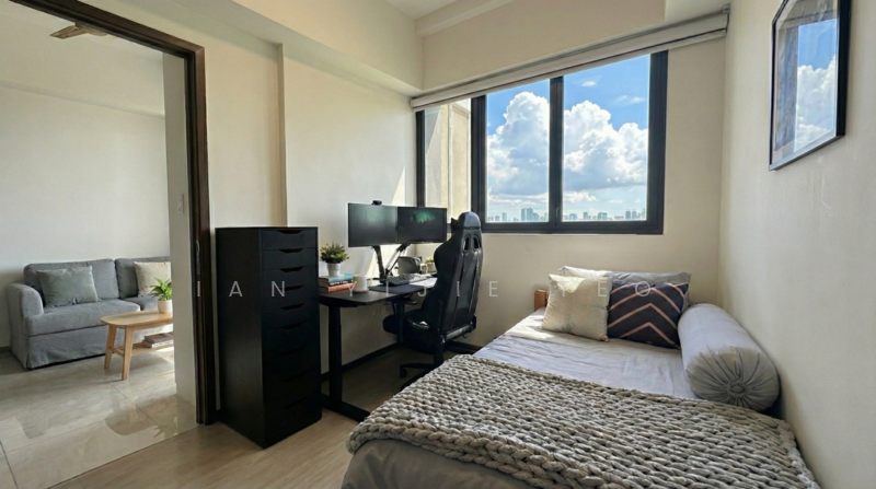S.U.P.E.R C.H.E.A.P ! Below Value! Very High Floor ! Unblock Views Condominium For Sale at S$ 838,888 | PropertyGuru Singapore - Living Room