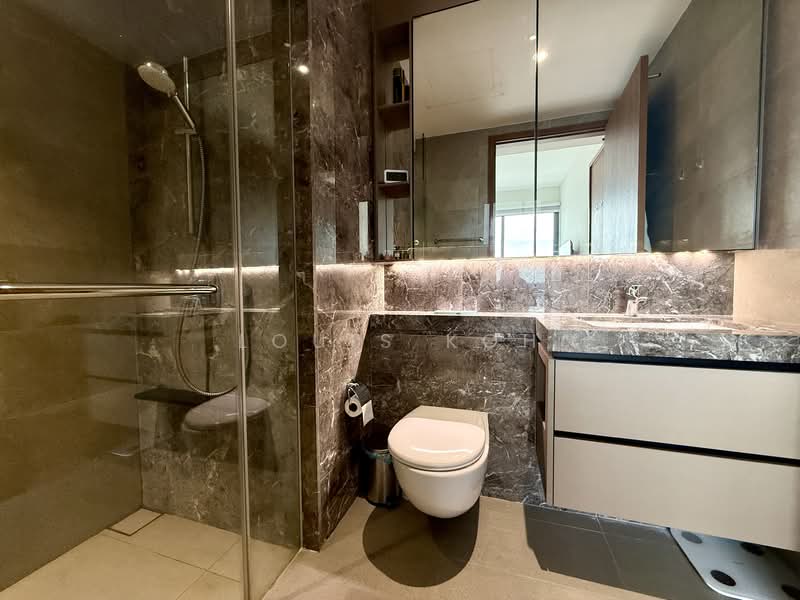 Stirling Residences Condominium For Sale at S$ 1,975,000 | PropertyGuru Singapore - Master Bathroom