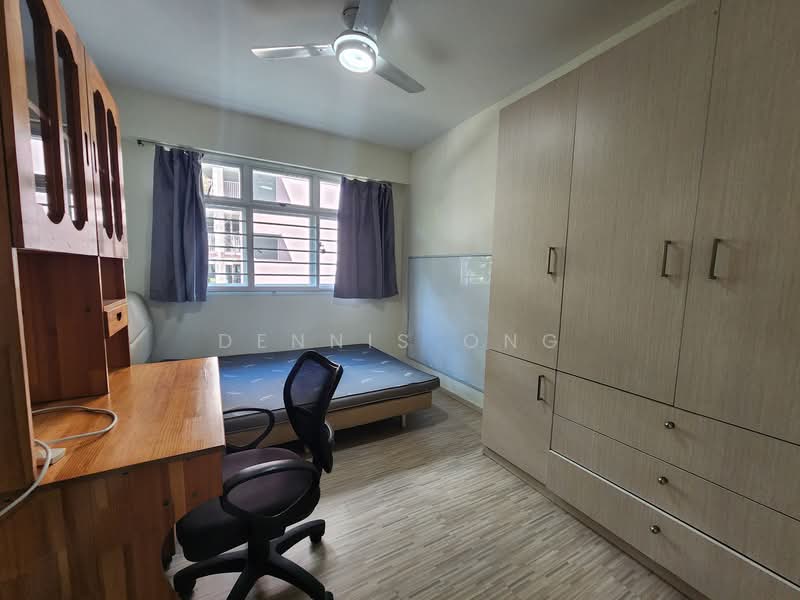 453B Bukit Batok West Avenue 6 HDB Flat For Sale at S$ 770,000 | PropertyGuru Singapore - Bedroom