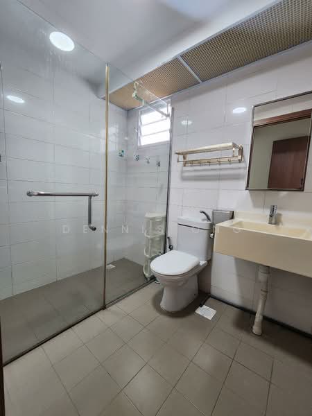 453B Bukit Batok West Avenue 6 HDB Flat For Sale at S$ 770,000 | PropertyGuru Singapore - Bathroom