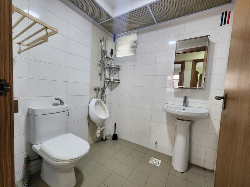 453B Bukit Batok West Avenue 6 HDB Flat For Sale at S$ 770,000 | PropertyGuru Singapore - Bathroom